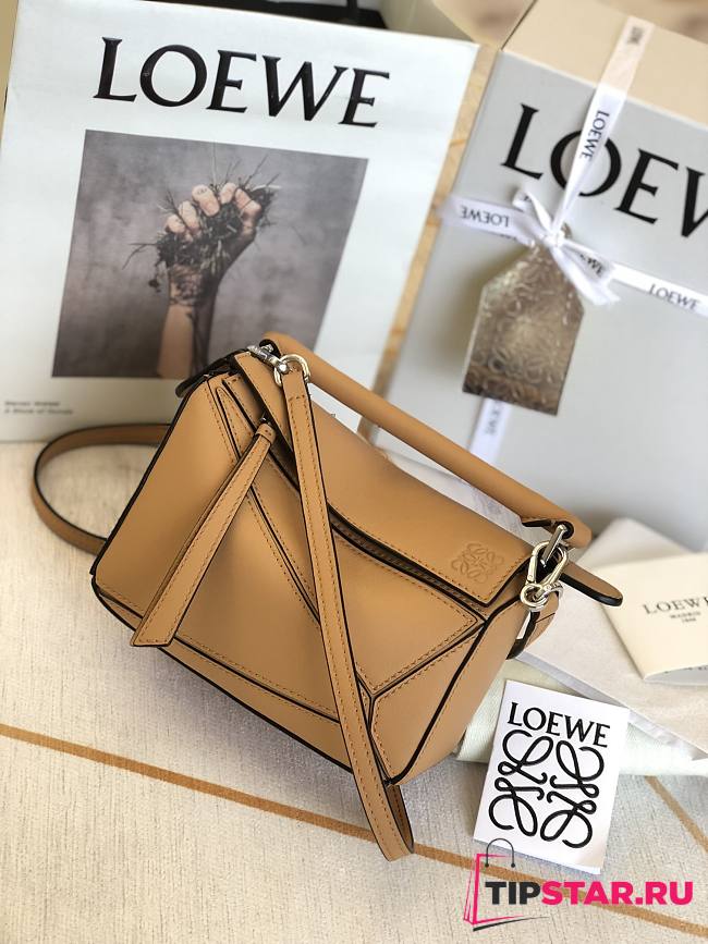 Loewe Small Puzzle bag in soft grained calfskin Light Caramel 18x12.5x8cm - 1