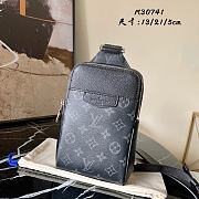 LV OUTDOOR SLINGBAG BLACK M30741 13x21x5cm - 1