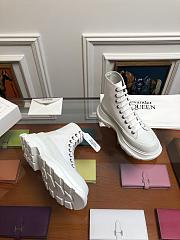 Alexander McQueen Tread Slick Boot in White - 611706 - 2
