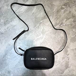 BALENCIAGA WOMEN'S EVERYDAY SMALL CAMERA BAG IN BLACK - 608654 - 20cm