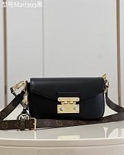 LV SWING BLACK - M20393 - 24x15x6cm - 1