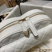 Chanel Heart-shaped flap bags in white - AS3191 - 18x16x6.5cm - 4