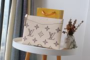 LV DAILY POUCH BEIGE MONOGRAM - M80174 - 29.5x21x1cm - 1