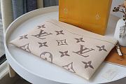 LV DAILY POUCH BEIGE MONOGRAM - M80174 - 29.5x21x1cm - 5