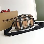 Burberry Vintage Check and Leather Crossbody Bag Archive Beige - 22.5×14.5×8cm - 1