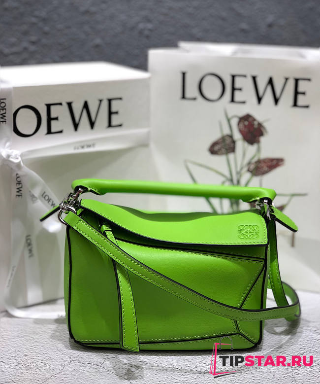 Loewe Puzzle bag in classic calfskin green - 18x12.5x8cm - 1