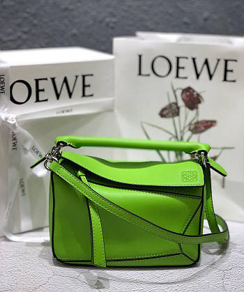 Loewe Puzzle bag in classic calfskin green - 18x12.5x8cm