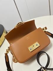 Louis Vuitton LV Swing Handbag Hazelnut M20396 - 4