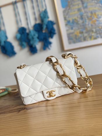 Chanel Flap Bag 3214 White Size 17x21x6cm