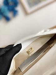 Chanel Flap Bag 3214 White Size 17x21x6cm - 2
