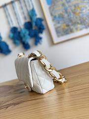 Chanel Flap Bag 3214 White Size 17x21x6cm - 4