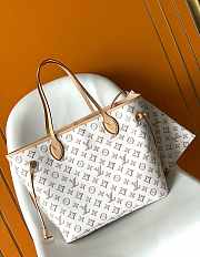 Louis Vuitton buci box white MM bag size 32x28x14 cm - 4