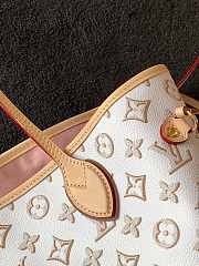 Louis Vuitton buci box white MM bag size 32x28x14 cm - 2