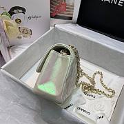 Chanel Classic flap bag iridescent in white & gold metal 20cm - 3
