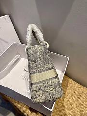 Dior Lady Gray Toile De Jouy Embroidery Size 24 x 20 x 11 cm - 5