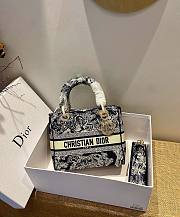 Dior Lady Blue Toile De Jouy Embroidery Size 24 x 20 x 11 cm - 1