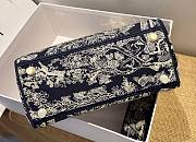 Dior Lady Blue Toile De Jouy Embroidery Size 24 x 20 x 11 cm - 2