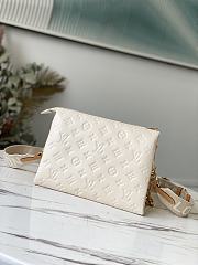 LV Coussin PM Cream M21262 Size 26 x 20 x 12 cm - 3