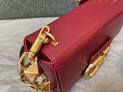 Valentino Stud Sign Grainy Calfskin Shoulder Bag Red size 20x15x7 cm - 6