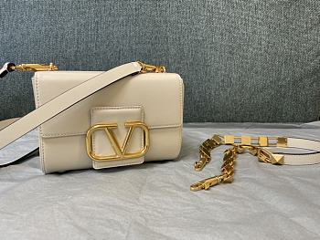 Valentino Stud Sign Grainy Calfskin Shoulder Bag White size 20x15x7 cm