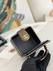 Chanel Vanity Case Micro Mini Clutch Rare Green size 11x9.5x8.5 cm - 4