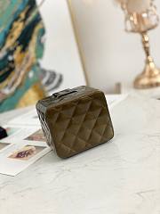 Chanel Vanity Case Micro Mini Clutch Rare Green size 11x9.5x8.5 cm - 3