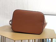 CELINE BUCKET CUIR TRIOMPHE BROWN White 198243DU3.04LU Size 30 X 22 X 13cm - 2