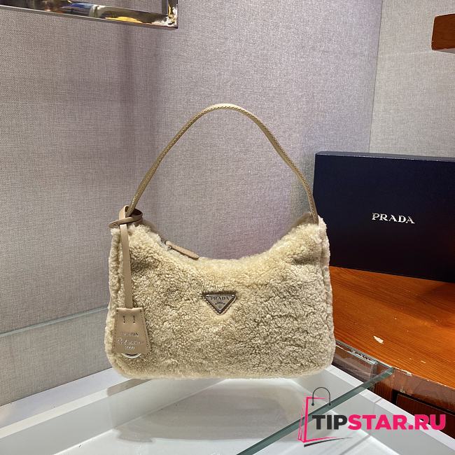  Prada Re-Edition shearling mini bag Ecru Size 23x14x5 cm - 1