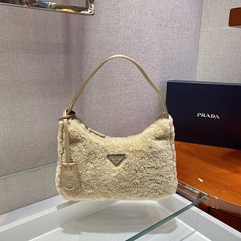  Prada Re-Edition shearling mini bag Ecru Size 23x14x5 cm