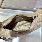  Prada Re-Edition shearling mini bag Ecru Size 23x14x5 cm - 6