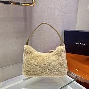  Prada Re-Edition shearling mini bag Ecru Size 23x14x5 cm - 2