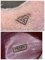  Prada Re-Edition shearling mini bag Pink Size 23x14x5 cm - 6