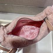  Prada Re-Edition shearling mini bag Pink Size 23x14x5 cm - 4