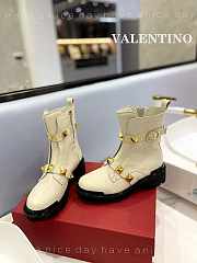  Valentino Garavani Roman Stud leather white boots - 2