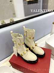  Valentino Garavani Roman Stud leather white boots - 4