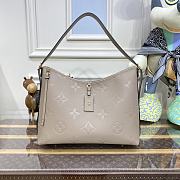  Louis Vuitton M46292 CarryAll MM Bag Tourterelle Grey Size 30 x 39 x 15 cm - 1