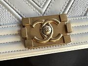 Chanel Medium Boy Chevrom white 67086 Size 25cm - 3