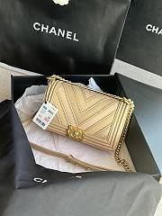 Chanel Medium Boy Chevrom Beige 67086 Size 25cm - 2