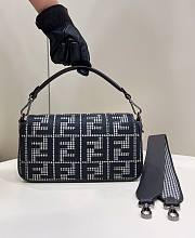 Fendi houndstooth-pattern baguette bag Size 27x6.5x15 cm - 4