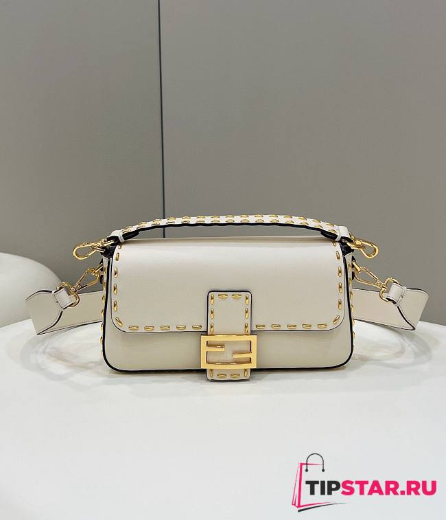  Fendi BAGUETTE White leather bag 8BR600 Size 28x6x13 cm - 1