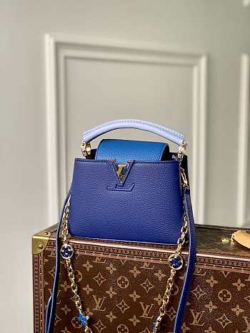 Louis Vuitton Capucines BB Blue Taurillon leather with chain Size 21 x 14 x 8cm