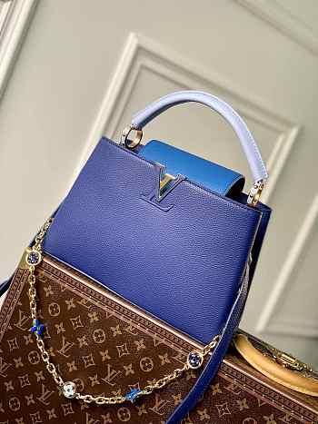 Louis Vuitton Capucines MM Blue Taurillon leather with chain Size 31.5 x 20 x 11 cm