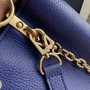Louis Vuitton Capucines MM Blue Taurillon leather with chain Size 31.5 x 20 x 11 cm - 5