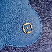 Louis Vuitton Capucines MM Blue Taurillon leather with chain Size 31.5 x 20 x 11 cm - 2