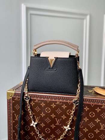 Louis Vuitton Capucines BB Black Taurillon leather with chain Size 21 x 14 x 8 cm