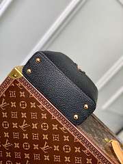 Louis Vuitton Capucines BB Black Taurillon leather with chain Size 21 x 14 x 8 cm - 3