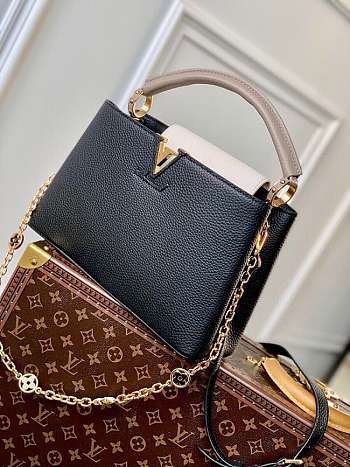 Louis Vuitton Capucines BB Black Taurillon leather with chain Size 31.5 x 20 x 11 cm