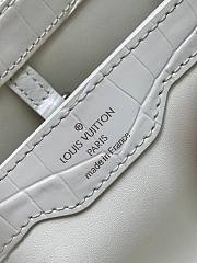 Louis Vuitton Capucines Crocodile Leather Silver N92967 Size 31.5x20x11 cm - 2