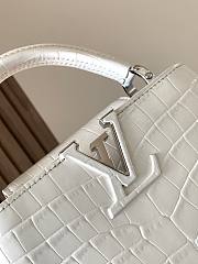 Louis Vuitton Capucines Crocodile Leather Silver N92967 Size 21x14x8 cm - 2