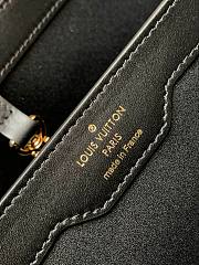  Louis Vuitton LV Capucines BB Polkadots Calfskin Putih List Hitam Size 31.5x20x11 cm - 3
